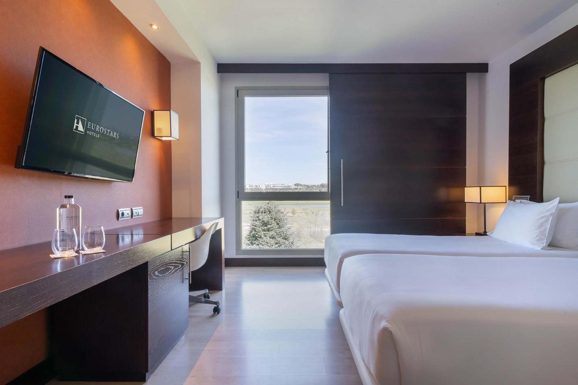 Twin Room,1765151302:JPEG